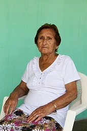 Abuela Irma, la grand-mère de Maria Belen à Buenos Aires. Son fils et sa belle-fille, alors enceinte, ont été kidnappés et assassinés. Abuela Irma, la grand-mère de Maria Belen à Buenos Aires. Son fils et sa belle-fille, alors enceinte, ont été kidnappés et assassinés.