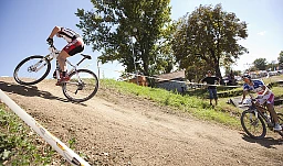 Lukas Flückiger, Suisse, et Julien Absalon, France, lors de la Racer Bikes Cup 2011 Elite Men&#39;s Race