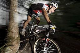Il ciclista svizzero Nino Schurter accelera e conquista il 2° posto nella gara di cross-country maschile Elite ai Campionati del mondo di mountain bike e MTB UCI a Champery, in Svizzera, sabato 3 settembre 2019. Il ciclista svizzero Nino Schurter accelera e conquista il 2° posto nella gara di cross-country maschile Elite ai Campionati del mondo di mountain bike e MTB UCI a Champery, in Svizzera, sabato 3 settembre 2019.