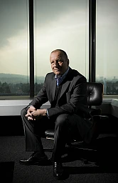 Der neue SRG-Generaldirektor Roger de Weck in seinem Büro in Bern. Der neue SRG-Generaldirektor Roger de Weck in seinem Büro in Bern.