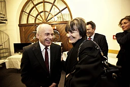 Zurich, 21.1.2011 SVP Congress 2011 at Albisguetli in Zurich. Pictured: Micheline Calmy-Rey meets Ueli Maurer. Photo by Pascal Mora / Pixsil Zurich, 21.1.2011 SVP Congress 2011 at Albisguetli in Zurich. Pictured: Micheline Calmy-Rey meets Ueli Maurer. Photo by Pascal Mora / Pixsil