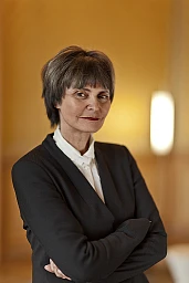 Portrait von Micheline Calmy-Rey, SP Bundesraetin aus dem Kanton Genf, aufgenommen am 15. November 2011 im Bundeshaus in Bern.