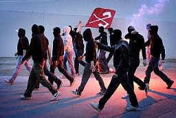 Tifosi mascherati dell&#39;FC Biel in viaggio verso Tourbillon