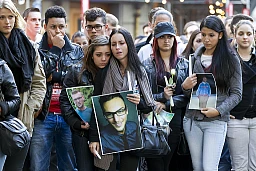 REVUE ANNUELLE 2012 - SUISSE - Avec une marche silencieuse en mémoire de l&#39;homme poignardé Vigan M.