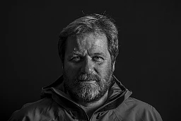 Ritratto Jean Michel Guida Alpina Responsabile della tecnologia e di tutte le guide alpine Ritratto Jean Michel Guida Alpina Responsabile della tecnologia e di tutte le guide alpine