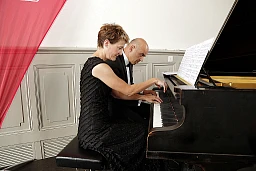 Quattro mani sinistre si incontrano