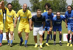 Mister Svizzera Sandro Cavegn (da sinistra), organizzatore Francesco Nucera, stella del calcio Xherdan Shaqiri Mister Svizzera Sandro Cavegn (da sinistra), organizzatore Francesco Nucera, stella del calcio Xherdan Shaqiri