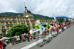 Il Tour de Suisse passa per l'Höheweg a Interlaken Il Tour de Suisse passa per l'Höheweg a Interlaken