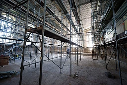 Immagine dell&#39;interno della chiesa cittadina di Thun durante i lavori di ristrutturazione del 2014