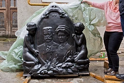 Relief mit dem Konterfei von Erzherzog Ferdinand und seiner Frau Sophie Chotek Relief mit dem Konterfei von Erzherzog Ferdinand und seiner Frau Sophie Chotek