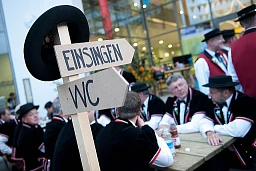 Gli jodeler aspettano la loro esibizione