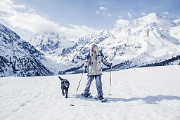 Avalanche guru Werner Munter on his daily walk Avalanche guru Werner Munter on his daily walk