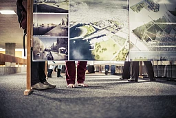 Visitatore a piedi nudi Visitatore a piedi nudi