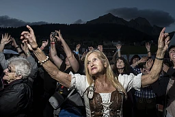 A visitor to the Wildeshaus Openair in Wildhaus, a music festival specializing in Schlager. A visitor to the Wildeshaus Openair in Wildhaus, a music festival specializing in Schlager.