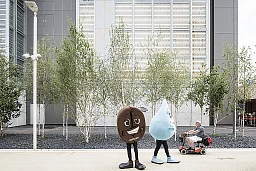 La mascotte de l'eau et la mascotte du café au Pavillon suisse à l'Expo de Milan, le 10 juin 2015. La mascotte de l'eau et la mascotte du café au Pavillon suisse à l'Expo de Milan, le 10 juin 2015.
