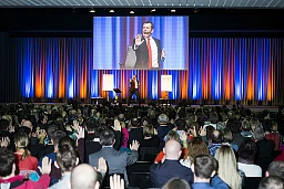 Jürgen Höller showing how the Chi-Ka move is done. Jürgen Höller showing how the Chi-Ka move is done.
