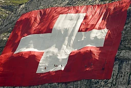 Drapeau suisse géant sur le Säntis Drapeau suisse géant sur le Säntis