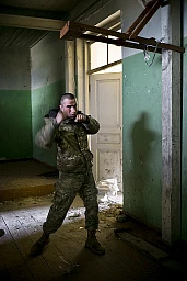 Albert, dans l'ancienne salle de musculation détruite Albert, dans l'ancienne salle de musculation détruite