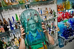 La grande et ancienne bouteille d'apothicaire fait partie des plus de 35 000 objets de collection soigneusement entretenus et conservés par Sepp Stadelmann. La grande et ancienne bouteille d'apothicaire fait partie des plus de 35 000 objets de collection soigneusement entretenus et conservés par Sepp Stadelmann.