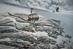 L&#39;attraction touristique est menacée : la glace du glacier du Titlis fond également.