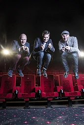 v.l. Die Abfahrer Didier Cuche, Patrick Küng und Marco Büchel anlässlich der Filmpremiere "Streif - One Hell of a Ride, Kino Arena, Sihlcity, Zürich. v.l. Die Abfahrer Didier Cuche, Patrick Küng und Marco Büchel anlässlich der Filmpremiere "Streif - One Hell of a Ride, Kino Arena, Sihlcity, Zürich.
