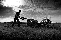 Summer 2015 - Oensingen - Canton of Solothurn: Samuel Arn from Arnhof mows the field near his farm in Oensingen. (More information in the text) Summer 2015 - Oensingen - Canton of Solothurn: Samuel Arn from Arnhof mows the field near his farm in Oensingen. (More information in the text)