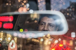 Taxi driver Kahn Humayun works as a self-employed taxi driver in Bern. He works six nights a week.