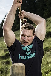 Le jeune lutteur Joel Wicki à Hagen sur l&#39;Alp Satz près de Sörenberg (LU).