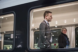 Raphaël Comte on the special train under the eyes of Monika Maire-Hefti Raphaël Comte on the special train under the eyes of Monika Maire-Hefti