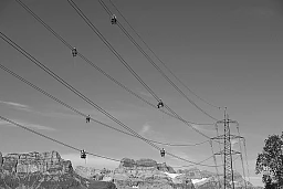 Freileitung- / Hochspannungsleitung Bau, Linthal, Glarus, Schweiz Freileitung- / Hochspannungsleitung Bau, Linthal, Glarus, Schweiz