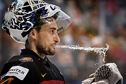Il portiere Dennis Endras (ger) ai Mondiali di Praga