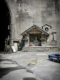 Ceneri Basistunnel, Zwischenangriff Sigirino mit Hl. Barbara.