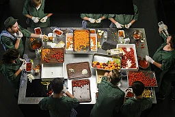 La brigade du grand chef Gert de Mangeleers (Restaurant Hertog Jan, près de Bruges, Belgique).