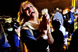 Expat a un evento organizzato da Glocals, presso il rooftop bar dell&#39;Hotel Metrpol. Tra gli ospiti figuravano persone provenienti da Russia, Italia, Stati Uniti, Regno Unito, Belgio, Francia, Messico, Tunisia, Iran, Canada, Germania, oltre a un piccolo numero di svizzeri.