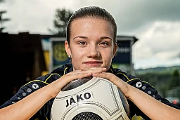 A report about Laura Schicker from FC Baar Women, who is very talented but remains loyal to her club. A profile of this likeable athlete in the sports section. The picture was taken at her home stadium, Laettich, in Baar before training. A report about Laura Schicker from FC Baar Women, who is very talented but remains loyal to her club. A profile of this likeable athlete in the sports section. The picture was taken at her home stadium, Laettich, in Baar before training.