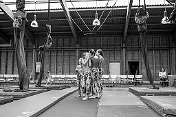 Prove per lo spettacolo studentesco di Luftfabrik e Art-en-Air di domenica (19 giugno 2016) nella Landihalle di Uster. Foto: Christine Bärlocher Prove per lo spettacolo studentesco di Luftfabrik e Art-en-Air di domenica (19 giugno 2016) nella Landihalle di Uster. Foto: Christine Bärlocher