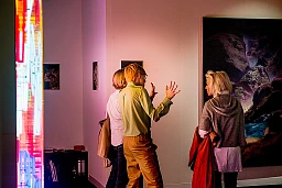 A la galerie BQ ( Berlin ), débat autour des peintures de Friedrich Kunath. Art Basel, le 15.06.2016 © David Wagnieres A la galerie BQ ( Berlin ), débat autour des peintures de Friedrich Kunath. Art Basel, le 15.06.2016 © David Wagnieres
