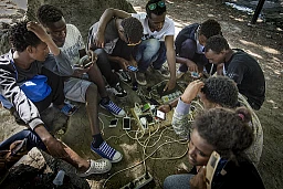 Le téléphone portable – tout pour les réfugiés.