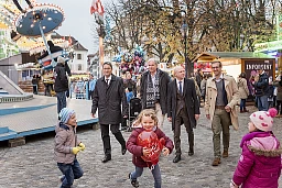 Baschi Dürr, PLR, Conradin Cramer, LDP, Lorenz Nägelin, UDC, Lukas Engelberger, CVP, Fiera d'autunno, visita guidata della fiera, Palatinato, Piazza Münster, Elezioni del Consiglio cantonale di Basilea Città, secondo turno, politica, partito, ritratto, 2 novembre 2016, foto Christian Jaeggi Baschi Dürr, PLR, Conradin Cramer, LDP, Lorenz Nägelin, UDC, Lukas Engelberger, CVP, Fiera d'autunno, visita guidata della fiera, Palatinato, Piazza Münster, Elezioni del Consiglio cantonale di Basilea Città, secondo turno, politica, partito, ritratto, 2 novembre 2016, foto Christian Jaeggi
