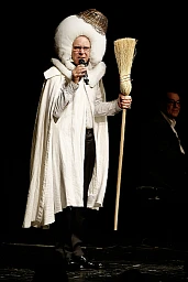 BERNHARD THEATRE MATINEE WITH EX-BR MORITZ LEUENBERGER AND EX-BR EVELINE WIDMER-SCHLUMPF. AND EX-BR LEUENBERGER AS BOEEG.