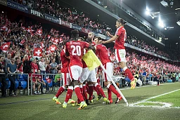 Swiss player celebrate Embolo's goal during the 2018 Fifa World Cup Russia group B qualification soccer match between Switzerland and Portugal at the St. Jakob-Park stadium, in Basel, Switzerland, Tuesday, September 6, 2016. (KEYSTONE/Ennio Leanza) Swiss player celebrate Embolo's goal during the 2018 Fifa World Cup Russia group B qualification soccer match between Switzerland and Portugal at the St. Jakob-Park stadium, in Basel, Switzerland, Tuesday, September 6, 2016. (KEYSTONE/Ennio Leanza)