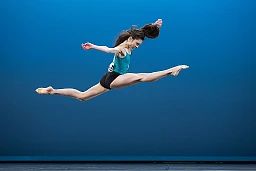 Des danseurs s&#39;entraînent lors d&#39;une séance d&#39;entraînement pendant le 44e Prix de Lausanne, à Lausanne, en Suisse, le mardi 2 février 2016. Le Prix de Lausanne (44e Concours international de ballet) est une compétition de renommée internationale pour jeunes danseurs. Les prix sont décernés aux meilleurs finalistes le samedi. Le concours se déroule du 31 janvier au 7 février 2016. (KEYSTONE/Cyril Zingaro)