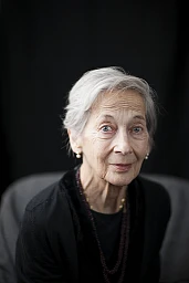 Maja Wicki-Vogt, filosofa, psicoanalista e terapeuta del trauma, nel suo appartamento di Zurigo giovedì (24 marzo 2016). Ritratto per un servizio speciale sul quotidiano "reformiert." sul tema "ansia". Foto: Christine Bärlocher Maja Wicki-Vogt, filosofa, psicoanalista e terapeuta del trauma, nel suo appartamento di Zurigo giovedì (24 marzo 2016). Ritratto per un servizio speciale sul quotidiano "reformiert." sul tema "ansia". Foto: Christine Bärlocher