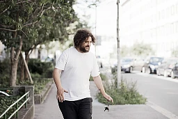 Le rappeur zurichois Skor, photographié dans le 4e arrondissement de Zurich. Le rappeur zurichois Skor, photographié dans le 4e arrondissement de Zurich.