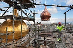 Switzerland. Geneva.The Russian Church (full name: Cathédrale de l'Exaltation de la Sainte Croix) is designed in a Byzantine Moscovite style. The church is a lovely 19th-century Russian Orthodox church topped with golden onion domes. The roof and all onion domes undergo a complete revival restoration. 25.04.2016 © 2016 Didier Ruef Switzerland. Geneva.The Russian Church (full name: Cathédrale de l'Exaltation de la Sainte Croix) is designed in a Byzantine Moscovite style. The church is a lovely 19th-century Russian Orthodox church topped with golden onion domes. The roof and all onion domes undergo a complete revival restoration. 25.04.2016 © 2016 Didier Ruef