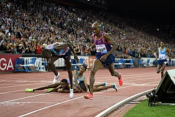 2017-08-24, MO FARAH LETZTES RENNEN, AUF DER ZIELLINIE 2017-08-24, MO FARAH LETZTES RENNEN, AUF DER ZIELLINIE