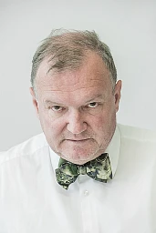 Bern 11.05.2017 - Claude Longchamp, Schweizer Historiker und Meinungsforscher gfs.bern tritt zurück. Sein Markenzeichen war die Fliege. Bern 11.05.2017 - Claude Longchamp, Schweizer Historiker und Meinungsforscher gfs.bern tritt zurück. Sein Markenzeichen war die Fliege.