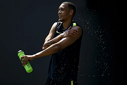 Trainingsstart BSC Young Boys: Guillaume Hoarau (YB) kühlt sich im Training ab.