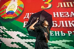 En Biélorussie le Jour de l’Indépendance est une principale fête d’État. Il se passe le 3 juillet – le jour de la libération en 1944 de la ville de Minsk des envahisseurs nazis. Un énorme défilé militaire a lieu ce jour la à Minsk principale action de la fête. 
Le mouvement d'ensemble réalisé par les jeunes biélorusse avec les couleur national de leur pays.
Minsk 3 juillet 2017
© Nicolas Righetti /Lundi13.ch