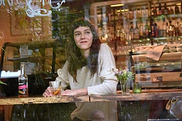 Sarah Space im Restaurant Rosenkranz. Hauptdarstellerin in "Wilder"